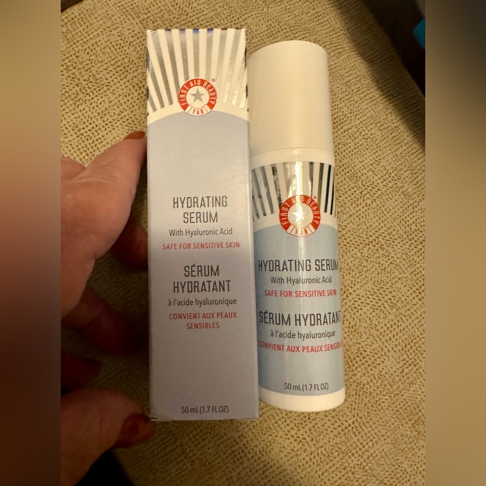 First Aid Beauty Hydrating Serum with Hyaluronic Acid NEW